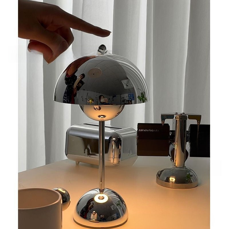Floral bud vintage desk lamp