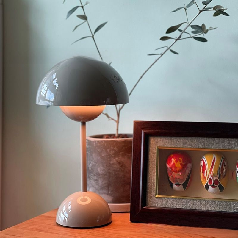Floral bud vintage desk lamp